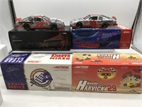 Pair Kevin Harvick 1:24 Cars Looney Tunes / Clear