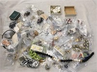 Tons Of Jewelry Buttons Gold / Silver ????