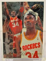 1995 Fleer Flair Hakeem Olajuwon Basketball Card