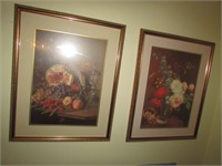 wall pictures & 4 blue plates