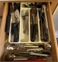 Flatware, Knives & Contents of Kitchen Drawer