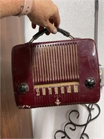 Vintage, Non Working Radio "Bakelite" ?