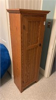 Wooden cabinet. 5ft