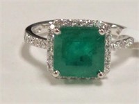 18K White Gold Emerald and Diamonds Lady's Ring