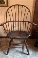 Nice Windsor arm chair with knuckle ends to the