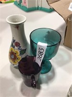 (2) glasses, vase