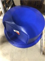 Trash can lid