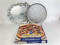 Metal serving tray, 16in pizza pan, 15 inch