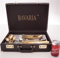 Coutellerie dorée dans valise Bavaria,