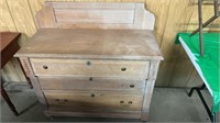 3-drawer chest w/ Backsplash