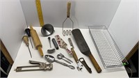 17PC VTG KITCHEN UTENSILS