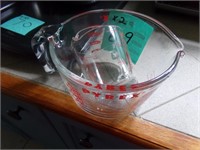 4 Cup and 1 Cup Glass Pyrex Measuring Cup