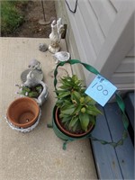 Flower Pots and Yard Decorations