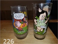 Vintage glasses lot featuring Snoopy& Looney Tunes