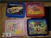 Vintage lunchboxes featuring Voltron