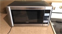 Oster Microwave w rotating tray