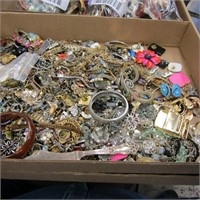 Jewelry lot. Assorted pieces.