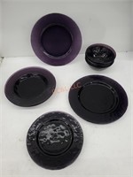 12 Pieces of Purple Glass Dinnerware