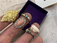 5 COSTUME JEWELRY RINGS