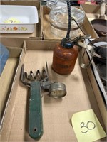 VINTAGE OIL CAN AND MORE