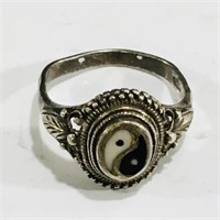 Vintage Sterling Silver Ring (Size 5 1/2)