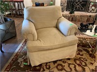 OVERSIZED COMFY UPHOLSTERED CHAIR