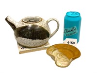 Charming Stoneware Pottery Teapot Trivet