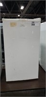 USED WHITE COMMERCIAL COOL DORM SIZE/COUNTER TOP