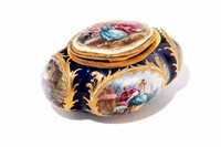 FINE FRENCH PAINTED 'SEVRES' COVERED PORCELAIN BOX