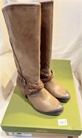 New- Earth Calf Boots