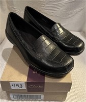 New- Clarks slip on shoe