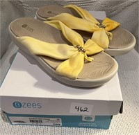 New- BZees Women's Slides