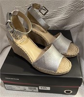 New- Vince camuto Sandals