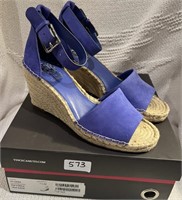 New- Vince Camuto Sandles