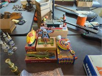 Collection Schylling of wind up tin toys