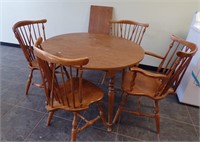 MAPLE DINING TABLE W/1 LEAF AND 4 CHAIRS
