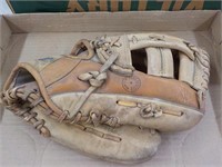Early child's ball glove