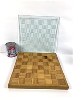 2 plateaux d'échecs en bois et en verre