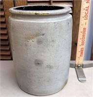 Stoneware crock has crack