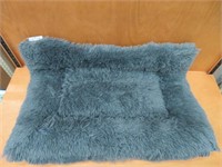 FLUFFY GREY PET BED APPROX. 33" X 27'