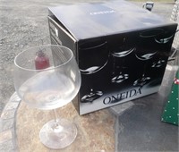 Oneida Glassware in Box