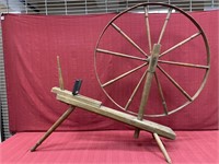 Primitive oak and hickory spinning wheel. 53 in.