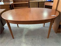 MID CENTURY DINING TABLE WITH POP UP LEAF