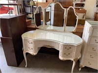 PAINTED QUEEN ANNE DRESSING TABLE WITH