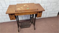 Antique Singer sewing machine! Amazing condition!