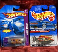 2 Hotwheels 2006 Blimp & 1999 Helicopter