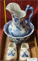 FLAT BOX OF BLUE WILLOW STYLE CERAMICS