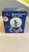 Hallmark Musical Patriotic Water Globe. Plays
