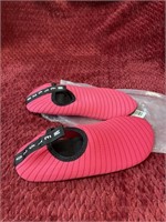 Women's size 8-9 water shoes