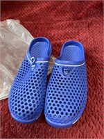 Size 9/10 Garden Shoes